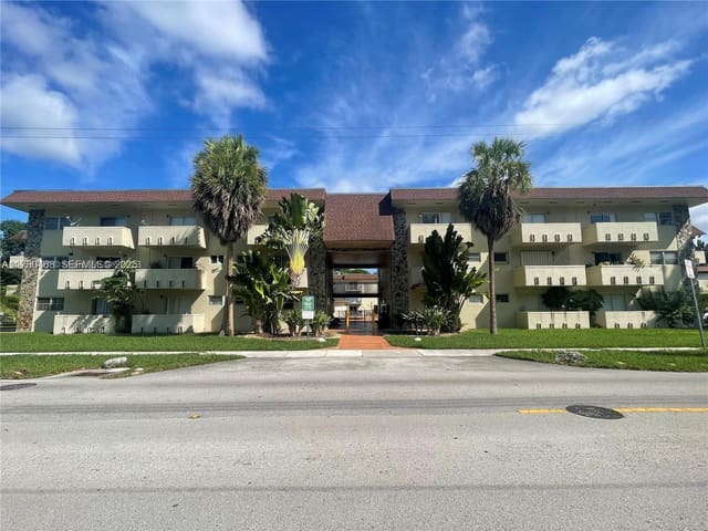7505 SW 82 Street 301, sold in Dadeland Park, Miami, FL