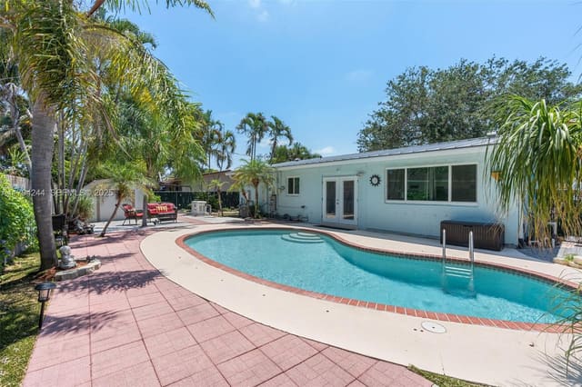 1531 NE 32nd Street, Pompano Beach, FL 33064
