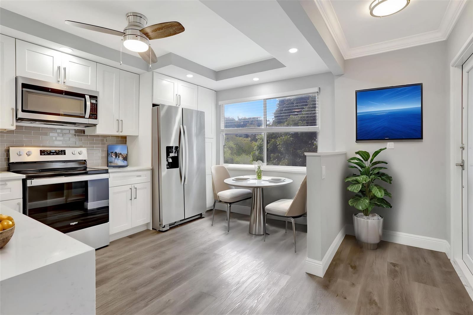 4701 Martinique Drive M4 — photo 3