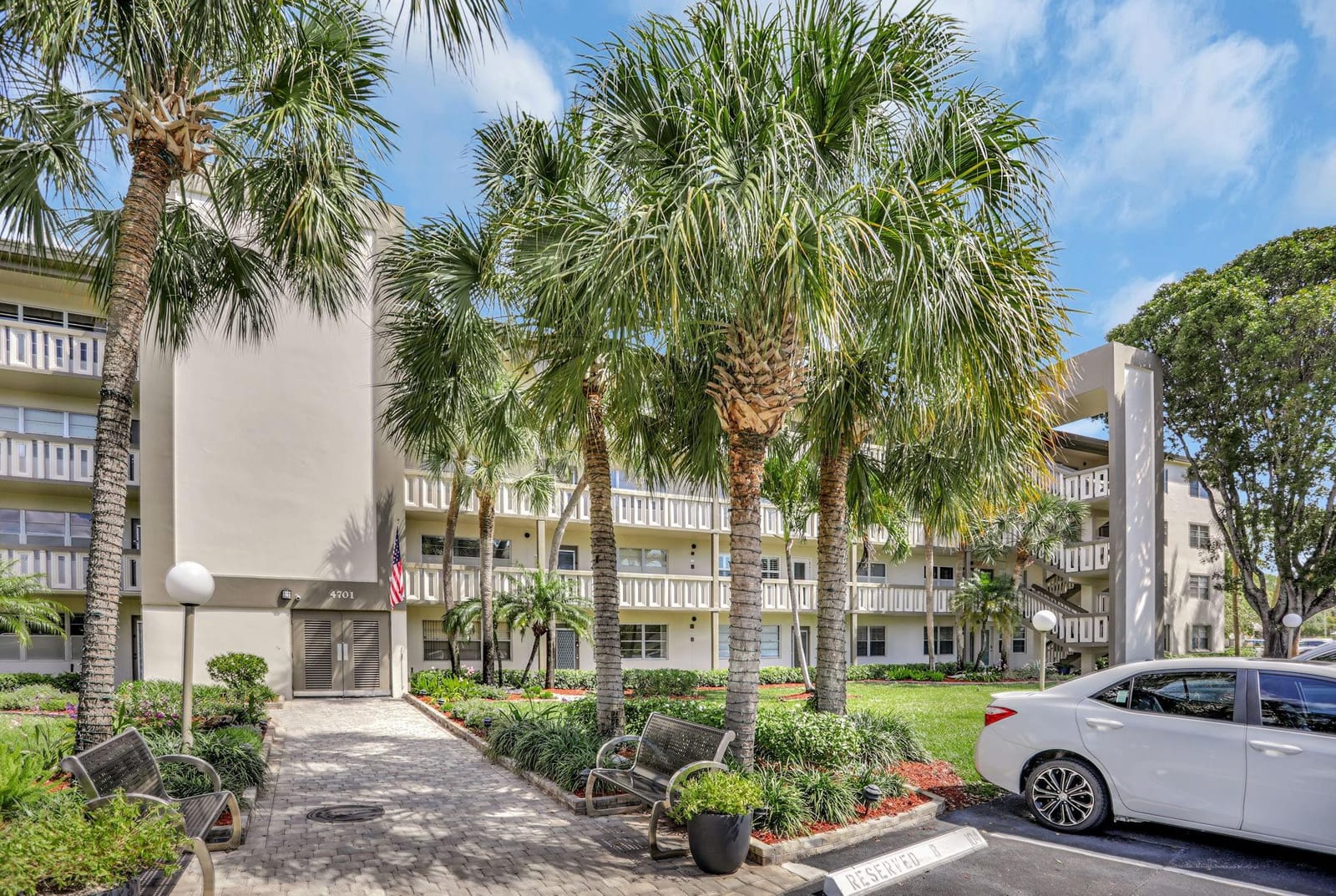 4701 Martinique Drive M4 — photo 6