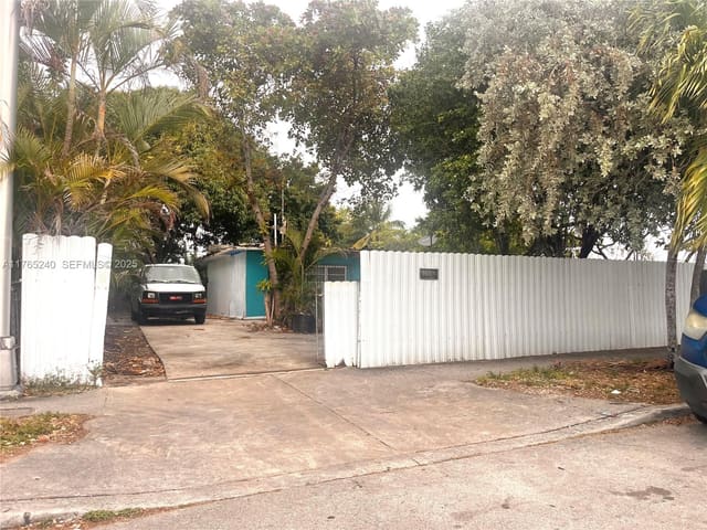 671 E 17th Street, sold in 6th Addn To Hialeah, Hialeah, FL