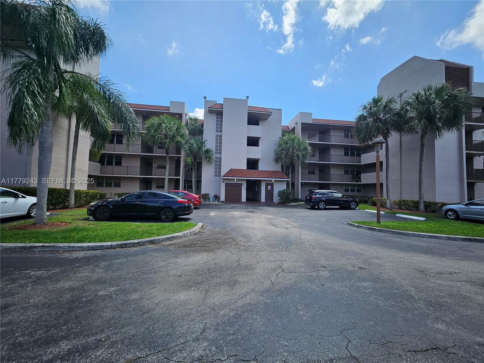 9510 Seagrape Drive, 201, Davie, FL 33324