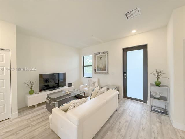 7925 NW 104th Avenue 23, Doral, FL 33178
