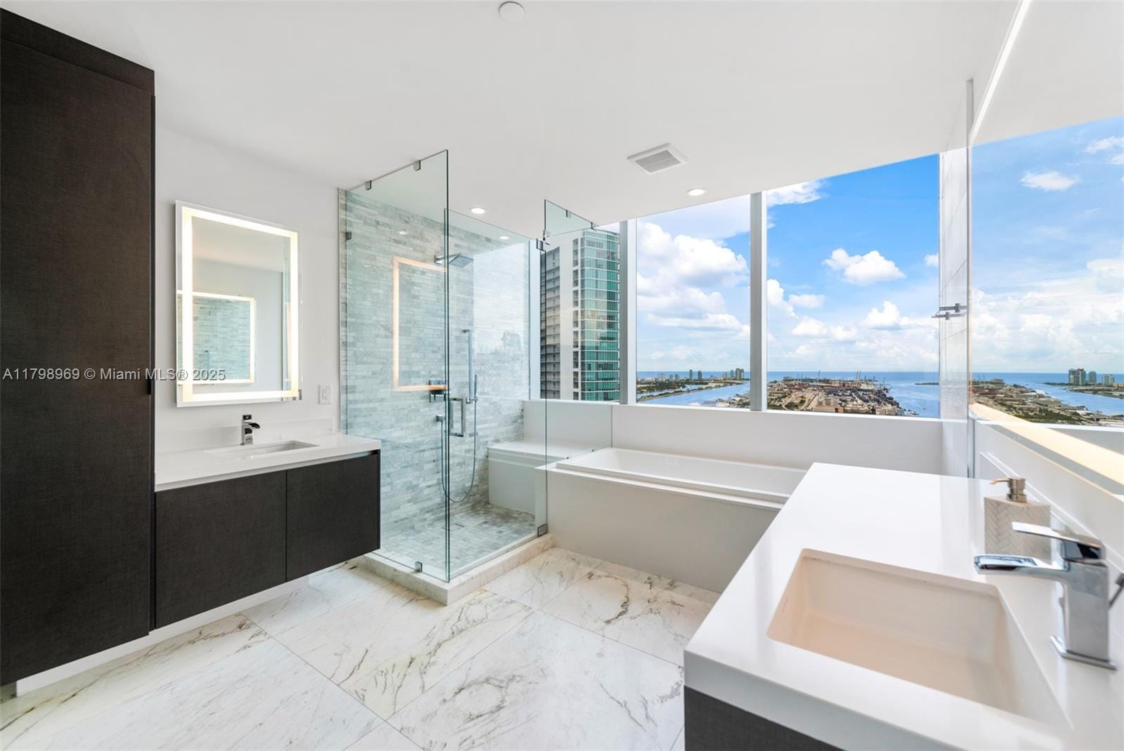 851 NE 1st Avenue 4011, Miami, FL 33132 photo 13