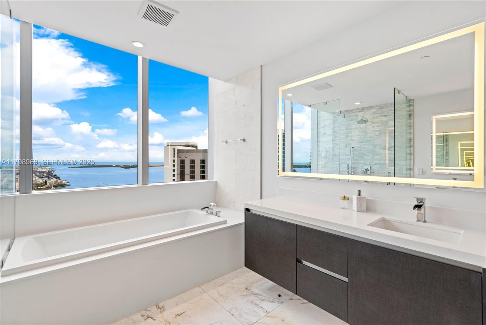 851 NE 1st Avenue 4011, Miami, FL 33132 photo 14