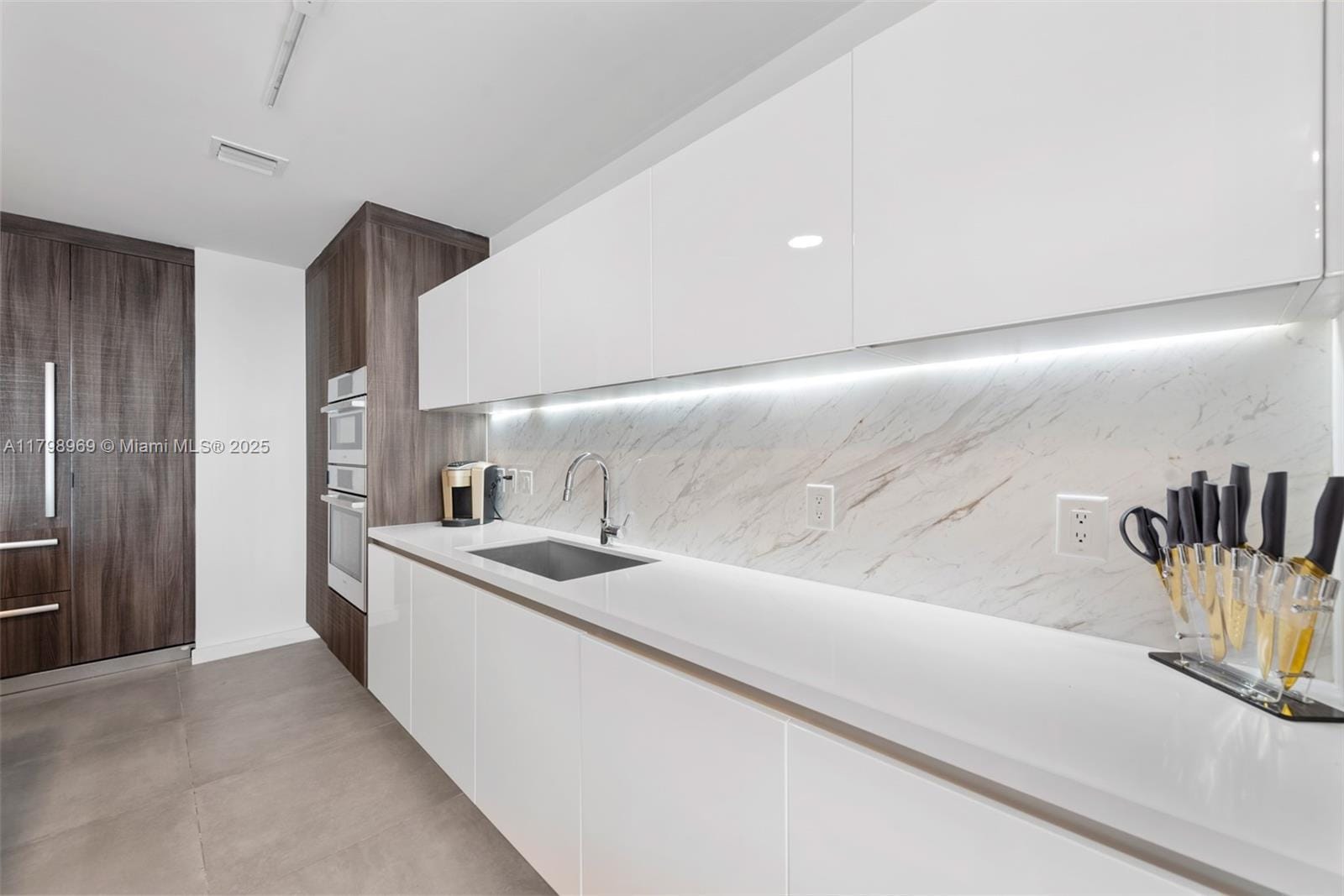 851 NE 1st Avenue 4011, Miami, FL 33132 photo 18