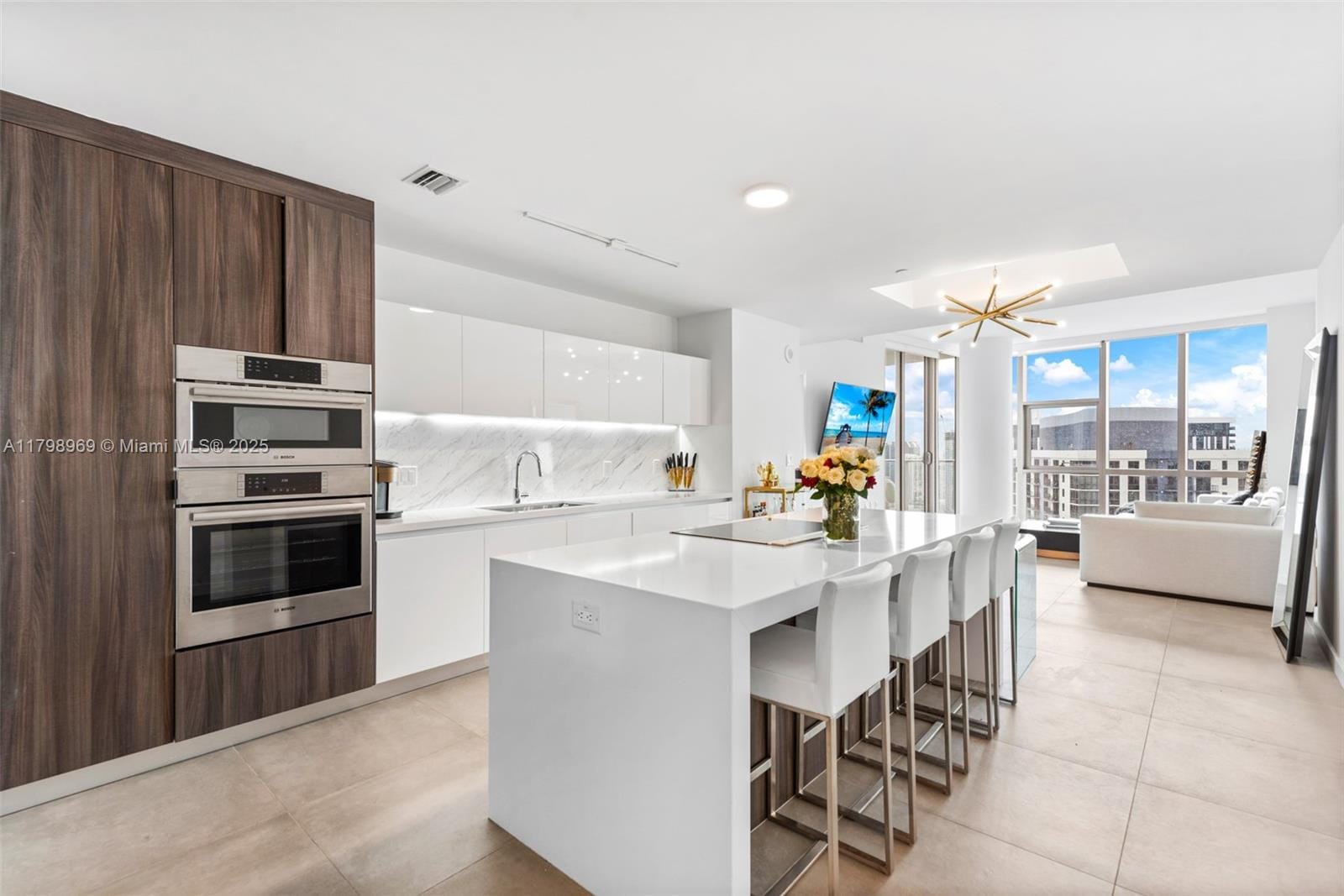 851 NE 1st Avenue 4011, Miami, FL 33132 photo 3