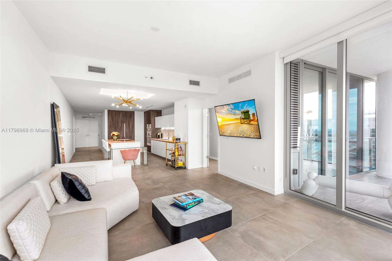 851 NE 1st Avenue 4011, Miami, FL 33132 photo 5