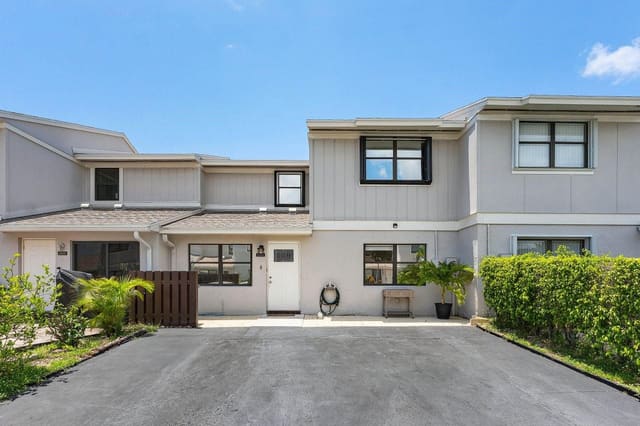 5324 Tennis Lane, sold in Country Lake, Delray Beach, FL