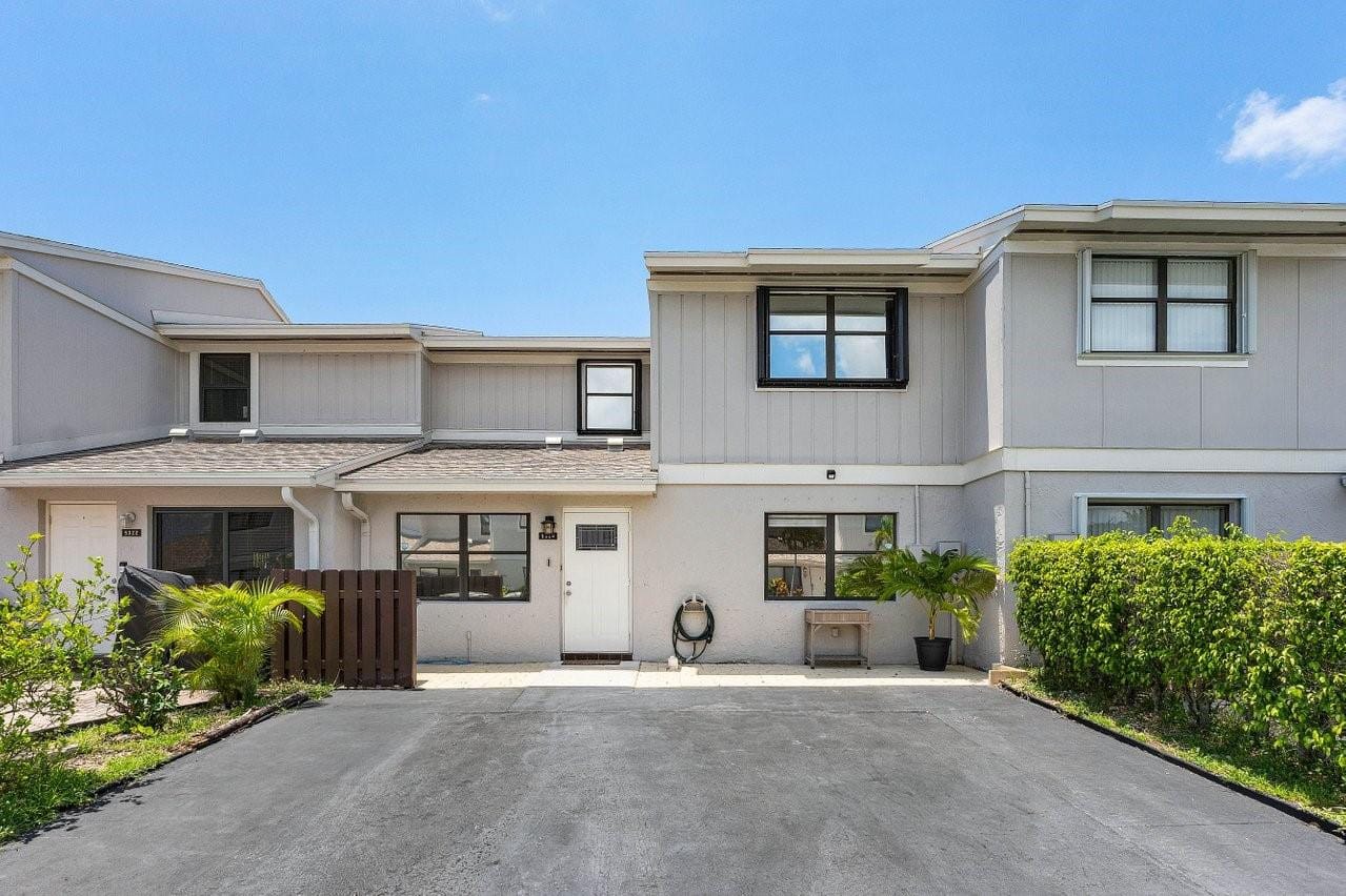 5324 Tennis Lane, Delray Beach, FL 33484