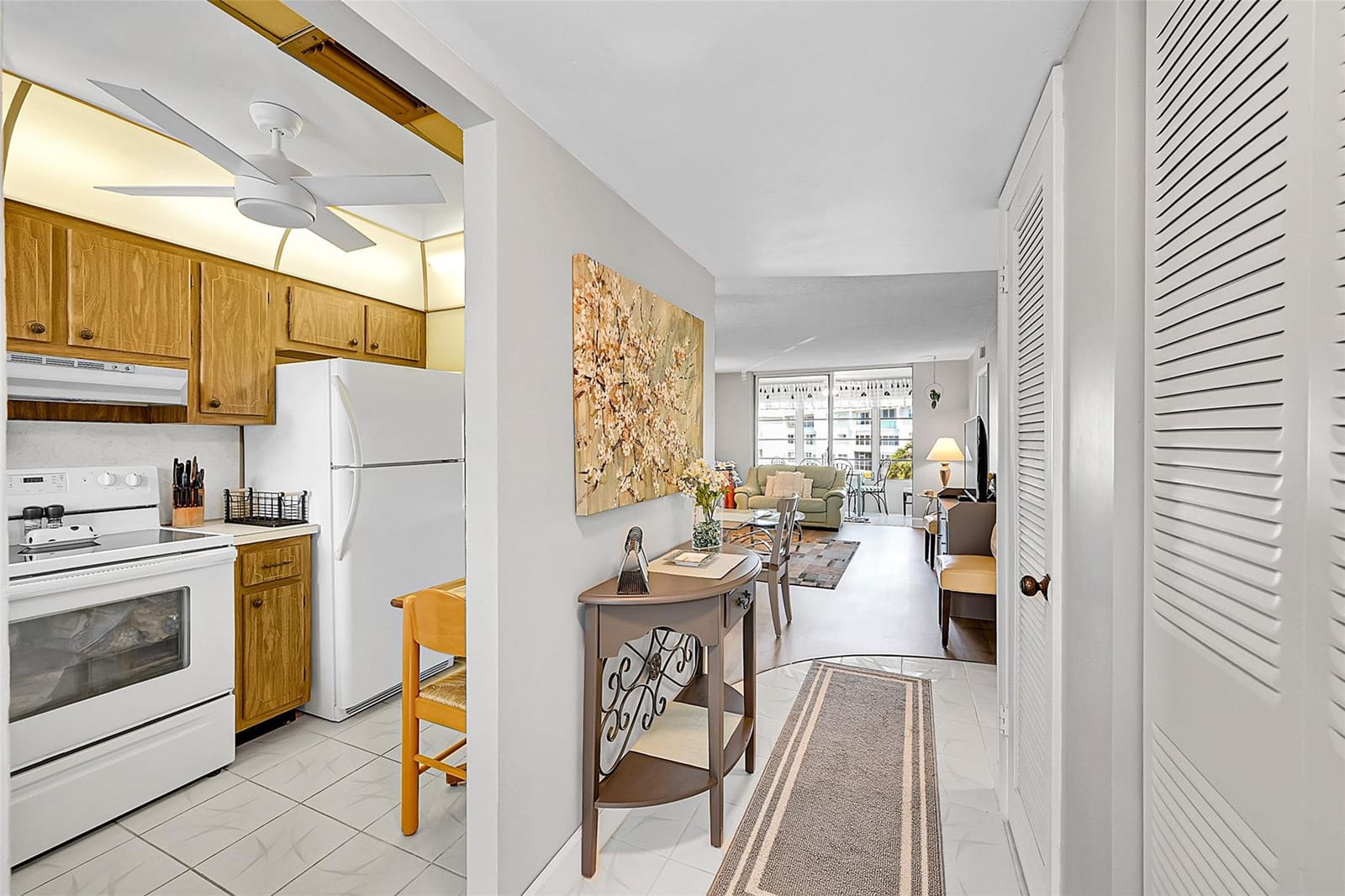 8110 Sunrise Lakes Boulevard 202, Sunrise, FL 33322