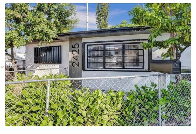 2425 NE 135th Lane, North Miami Beach, FL 33181