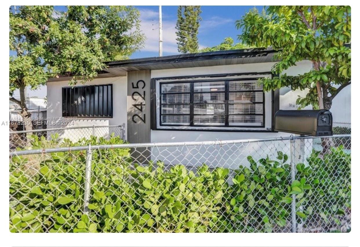 2425 NE 135th Lane, North Miami Beach, FL 33181 photo 1