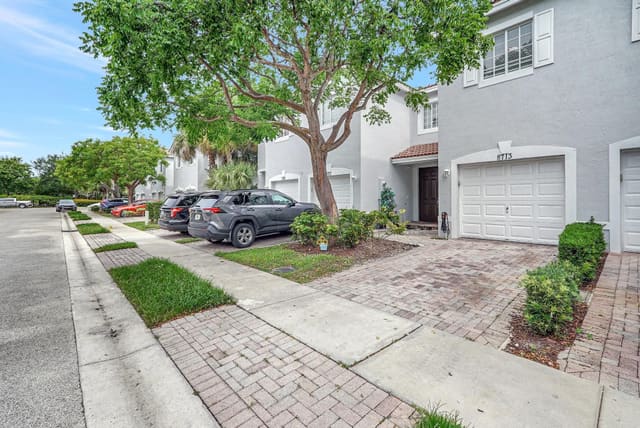 8713 Cypress Walk Court, sold in Cypress Walk, Tamarac, FL