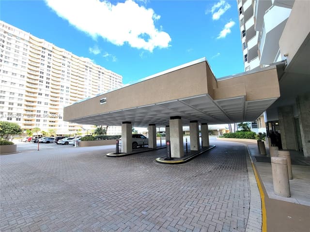 1980 S Ocean Drive 2C, Hallandale Beach, FL 33009