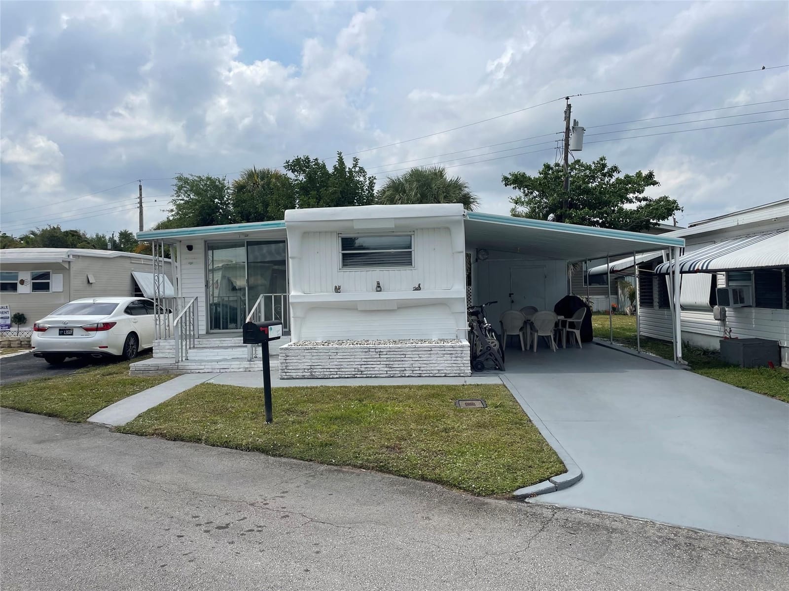 8701 SW 16th Street, Davie, FL 33324