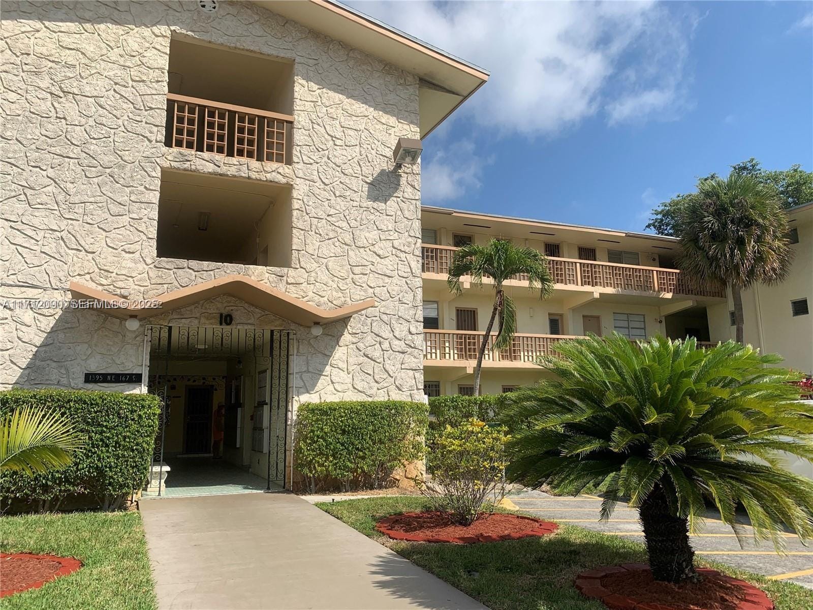 1395 NE 167th Street 209, Miami, FL 33162 photo 3