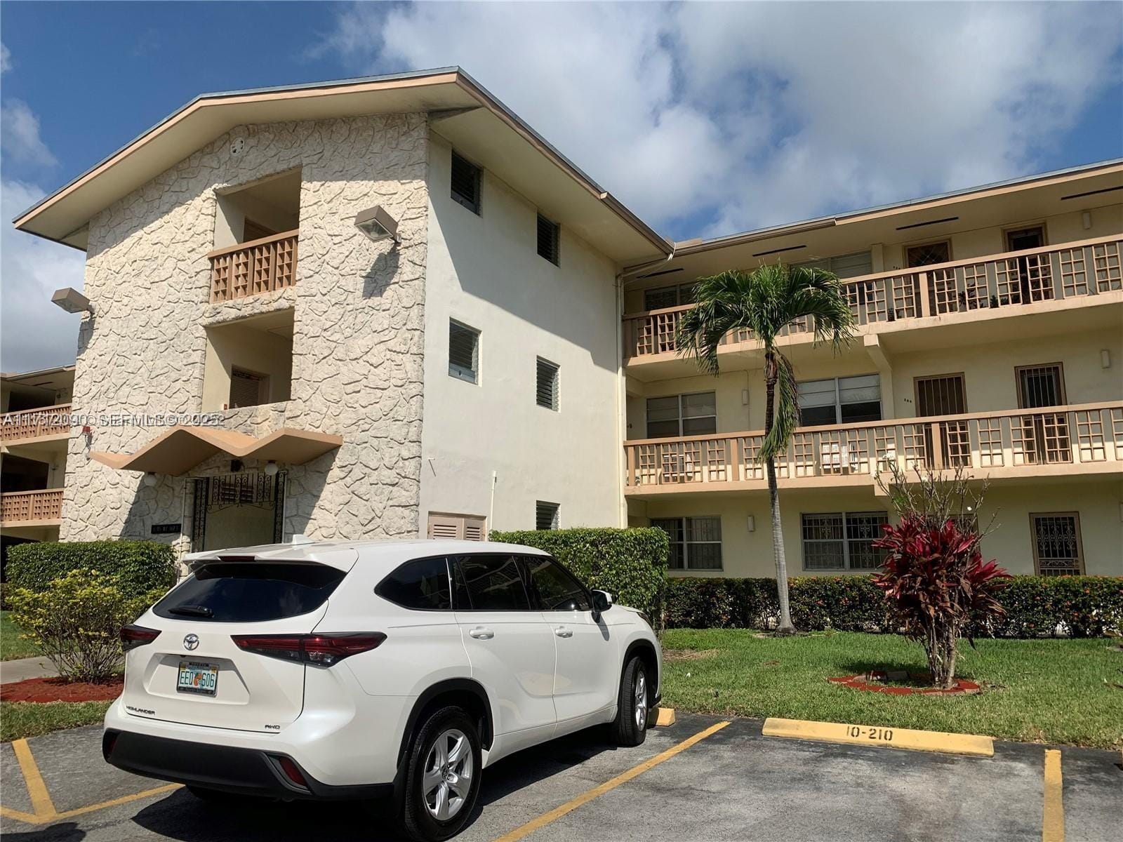 1395 NE 167th Street 209, Miami, FL 33162 photo 4