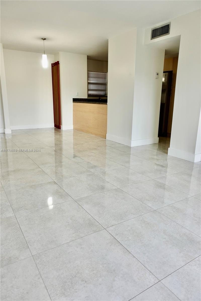 8897 Fontainebleau Boulevard 307 — photo 4