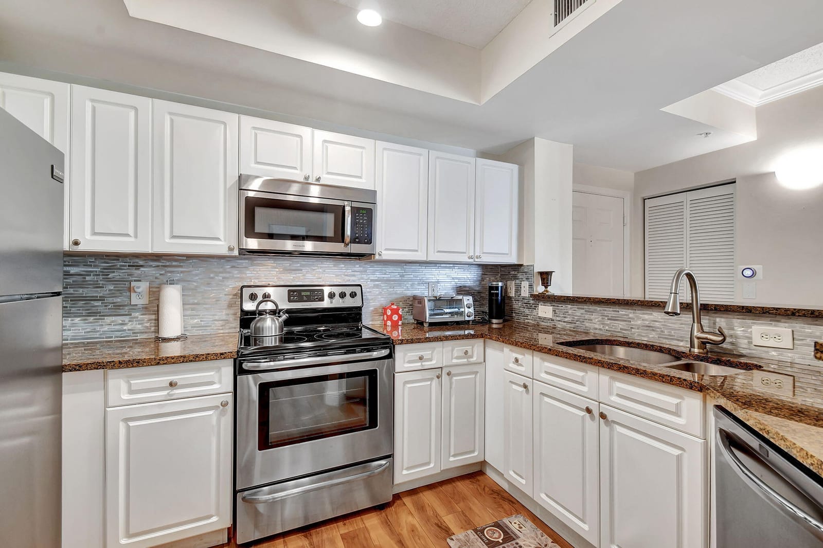 630 S Sapodilla Avenue 216, West Palm Beach, FL 33401 photo 7
