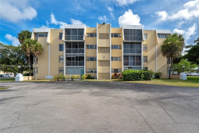 922 NE 199th Street 206, sold in Lake Park Condo No 1 - Bl, Miami, FL
