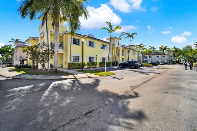 373 NE 25th Place 202, sold in Caribbean Isles Villas Co, Homestead, FL