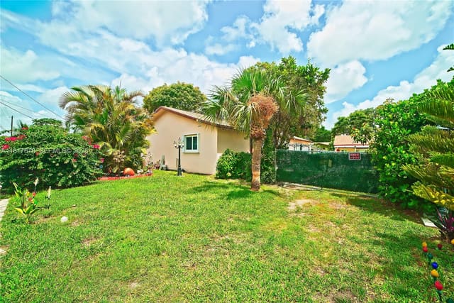 10471 SW 174th Terrace, sold in West Perrine Addn, Miami, FL