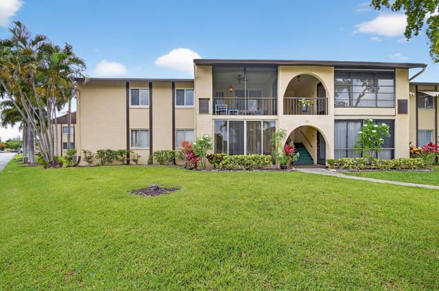 335 Pine Ridge Circle A-2, Greenacres, FL 33463
