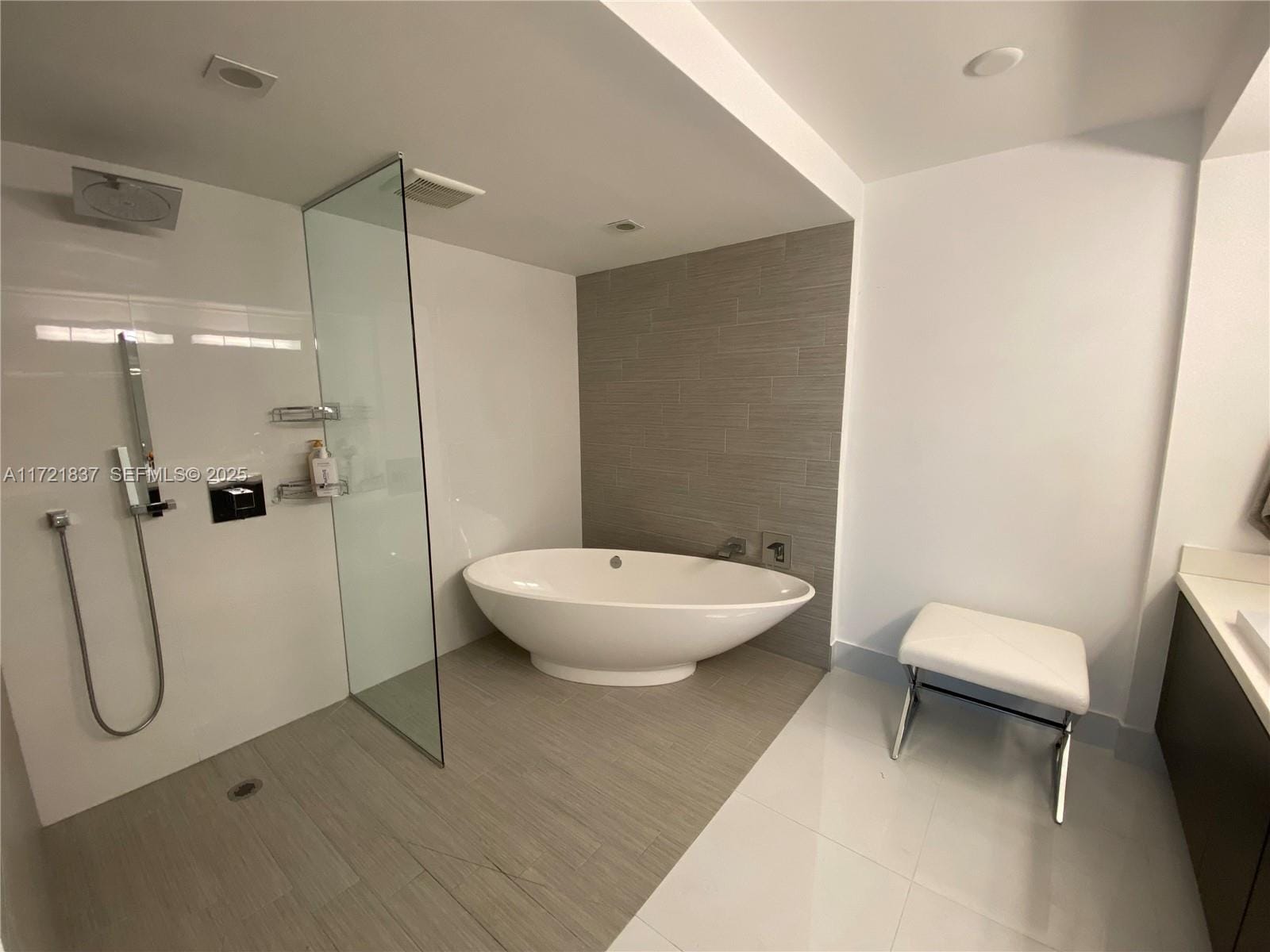 300 Sunny Isles Boulevard 4-703, Sunny Isles Beach, FL 33160 photo 11