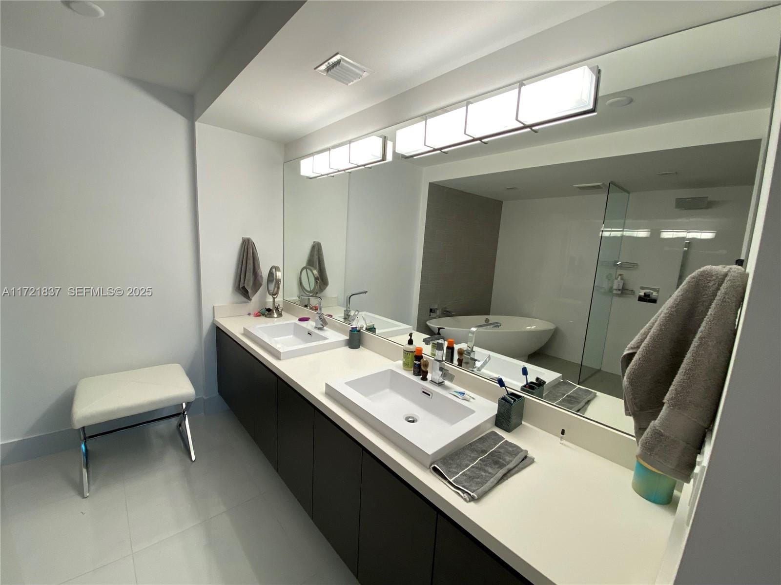 300 Sunny Isles Boulevard 4-703, Sunny Isles Beach, FL 33160 photo 12