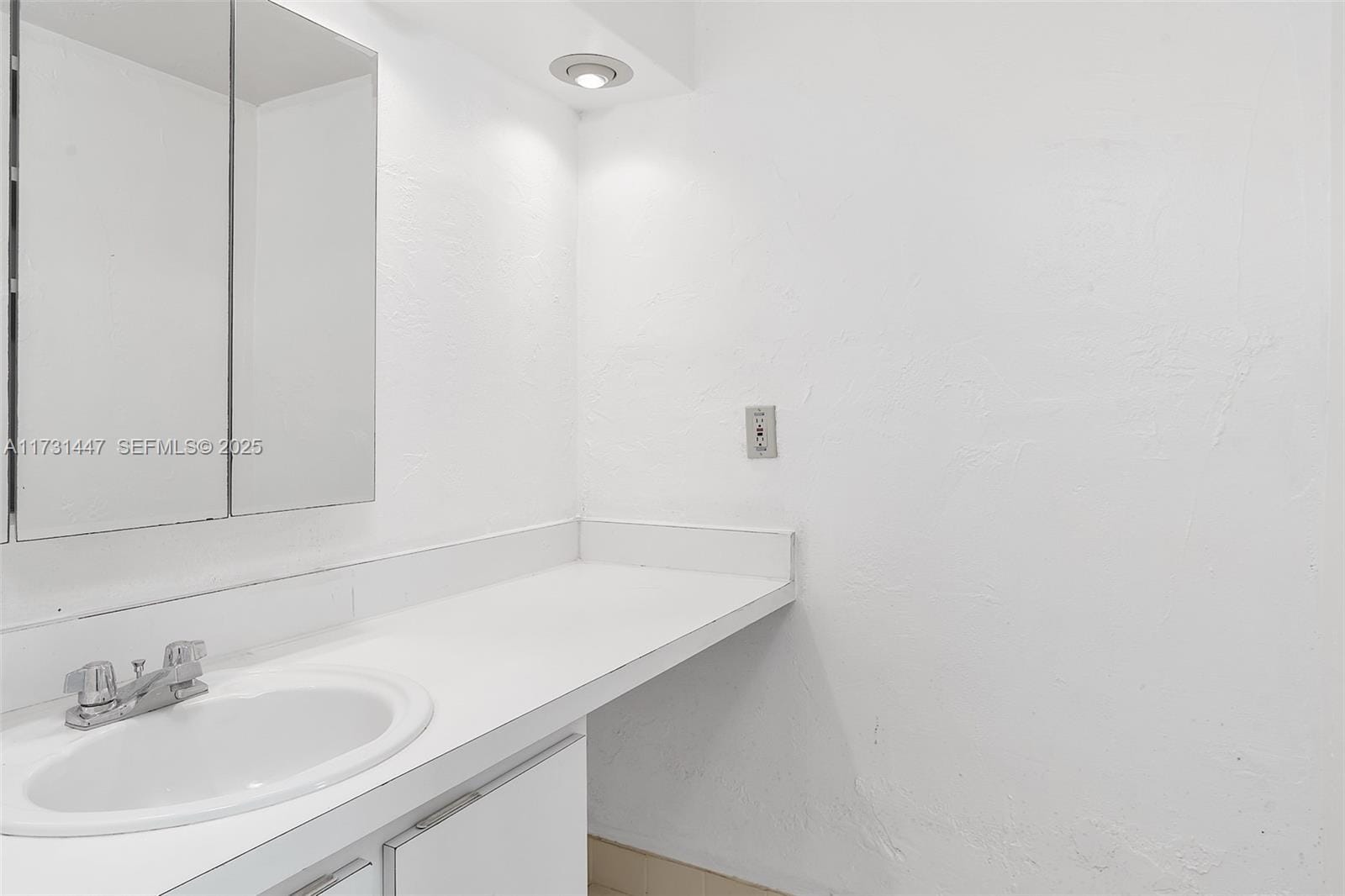 6884 N Kendall Drive C404 — photo 11