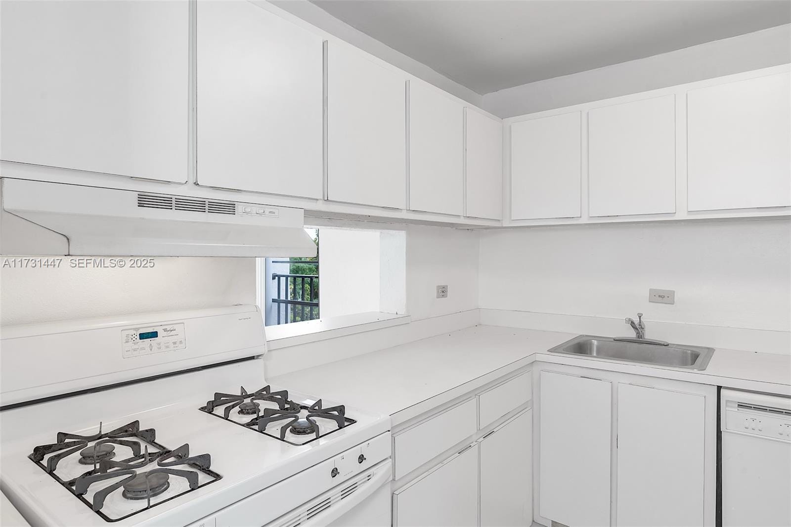 6884 N Kendall Drive C404 — photo 4