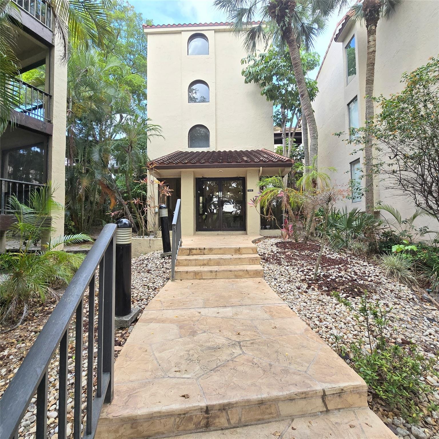 6060 S Falls Circle Drive 203, Lauderhill, FL 33319