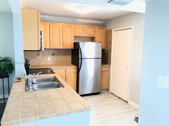 18900 NE 14th Avenue D204, Miami, FL 33179