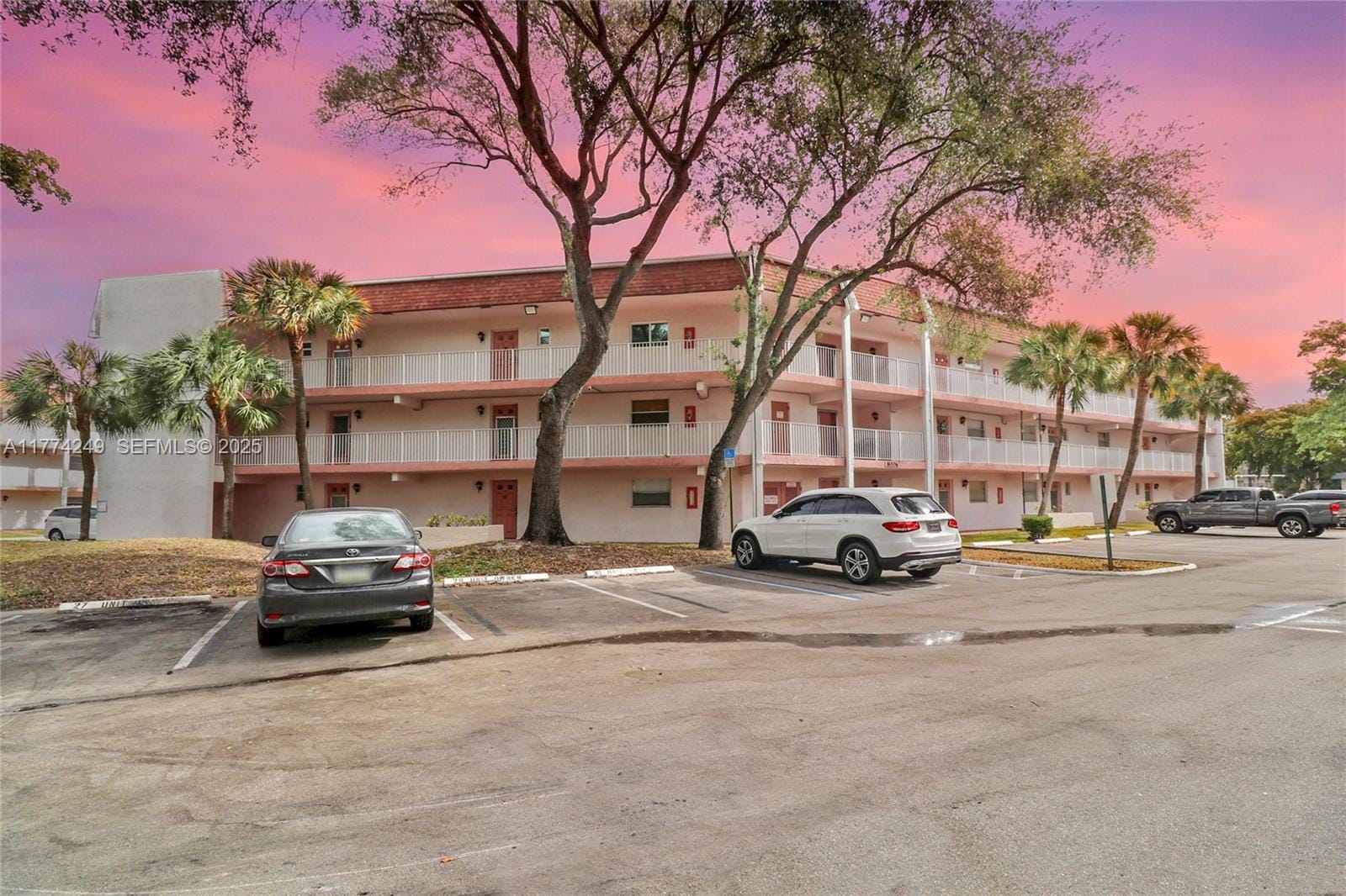8004 Lagos De Campo Boulevard C-305, Tamarac, FL 33321