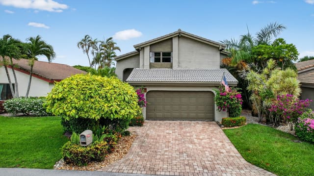 5661 Lakeview Mews Drive, sold in Villas Of Green Glen Ii-B, Boynton Beach, FL