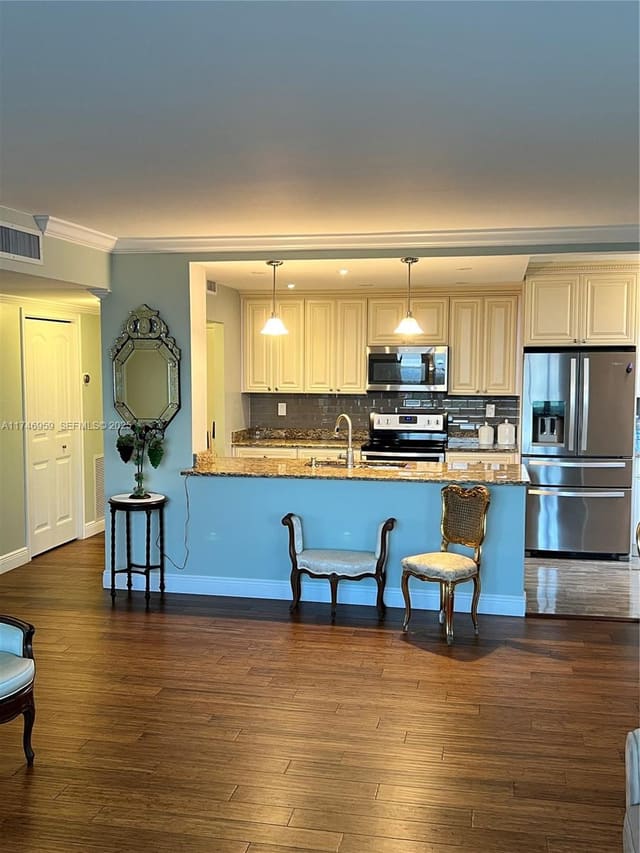 4350 Hillcrest Drive 800, sold in Hillcrest East No 22 Cond, Hollywood, FL