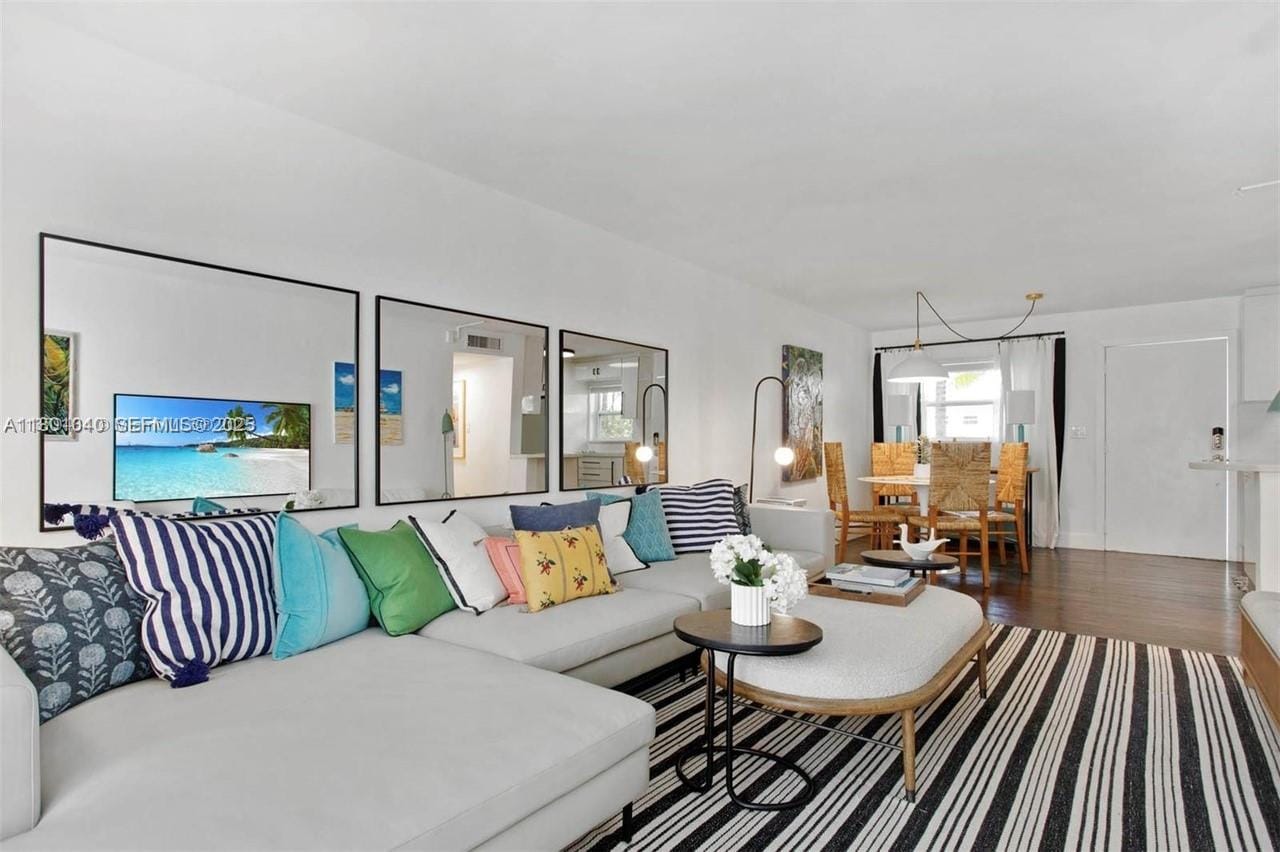 61 Collins Avenue 202, Miami Beach, FL 33139