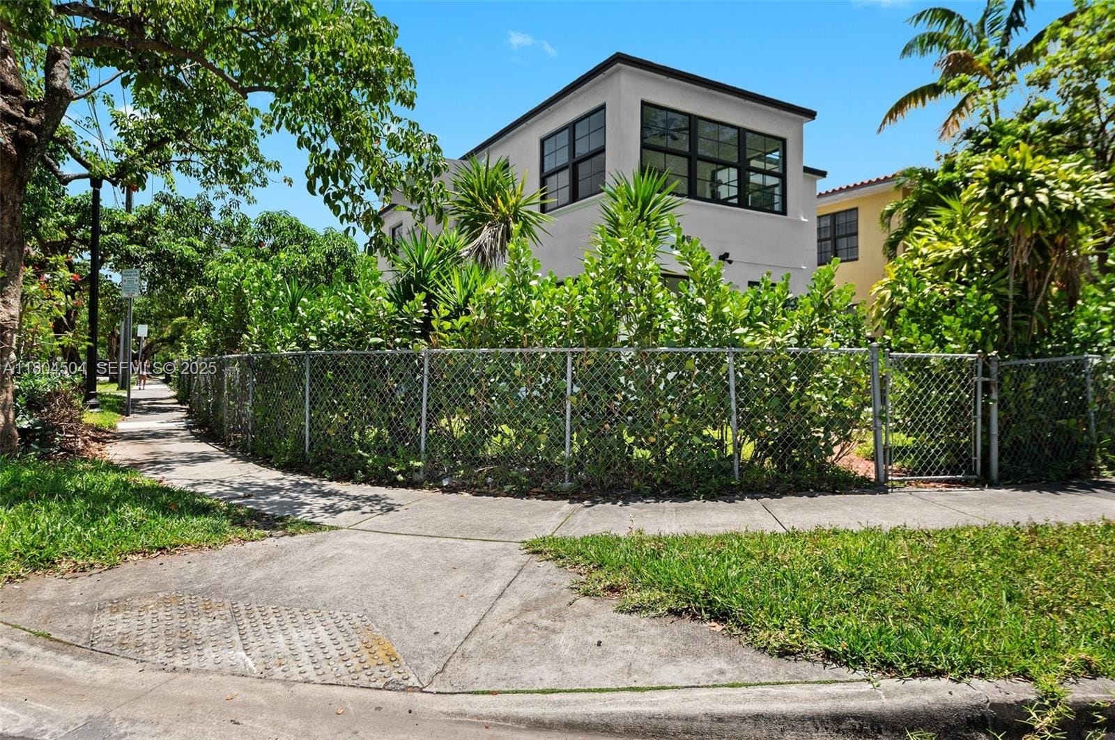 4222 NE 1st Avenue, Miami, FL 33137 photo 3