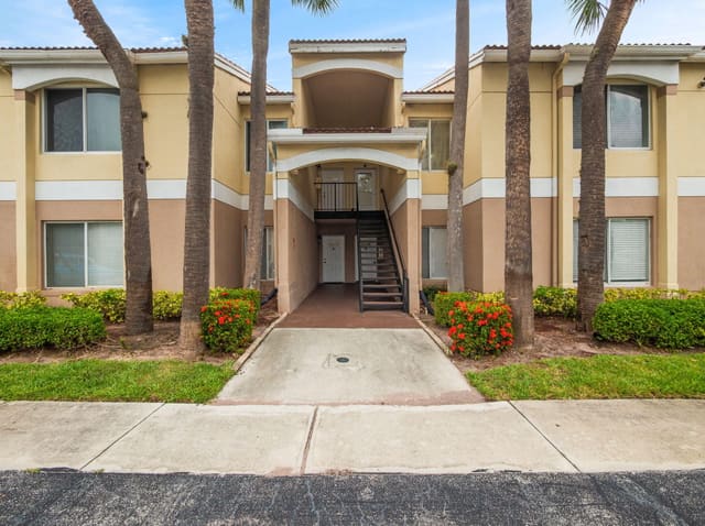 815 W Boynton Beach Boulevard 15-203, sold in Casablanca Isles Condo, Boynton Beach, FL