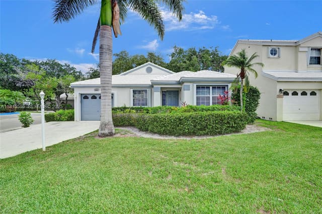 9601 NW 8th Circle, sold in Jacaranda Pointe, Plantation, FL