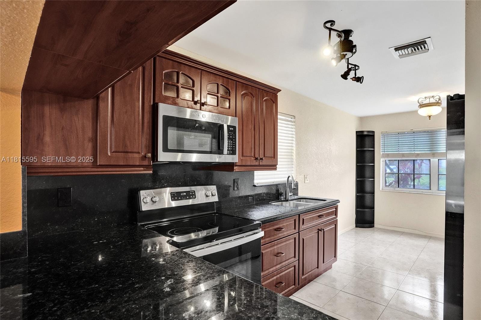9601 NW 8th Circle — photo 9