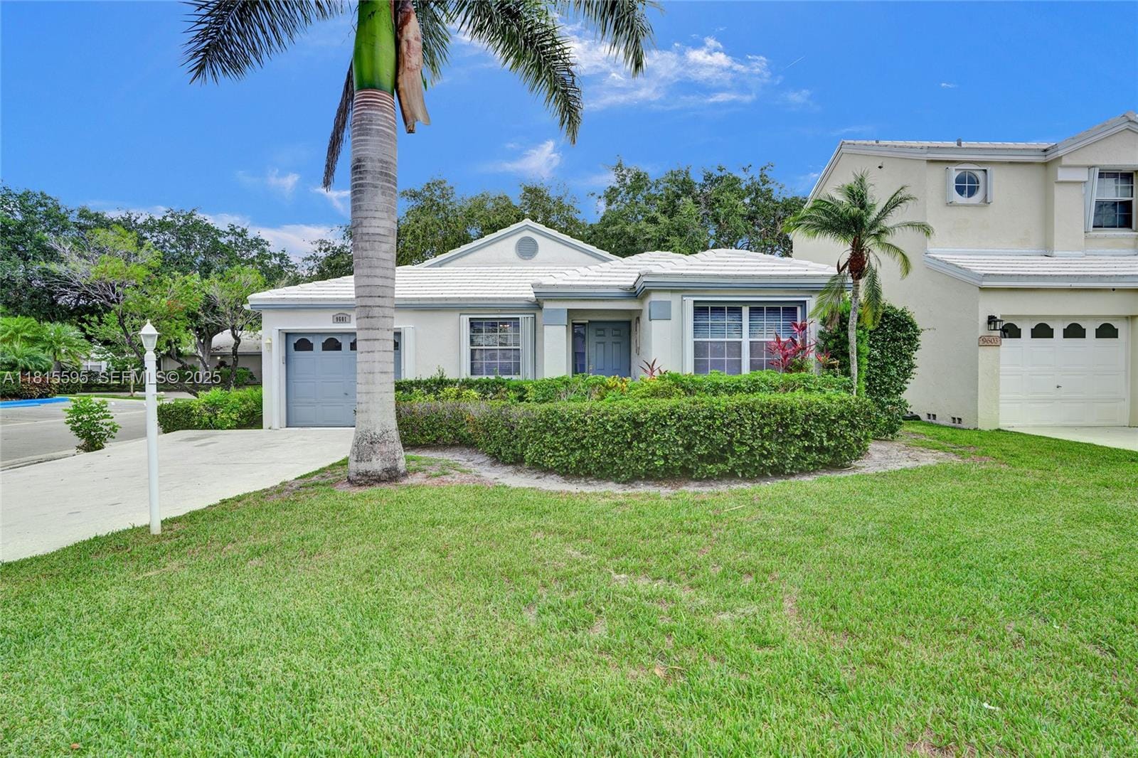 9601 NW 8th Circle, Plantation, FL 33324