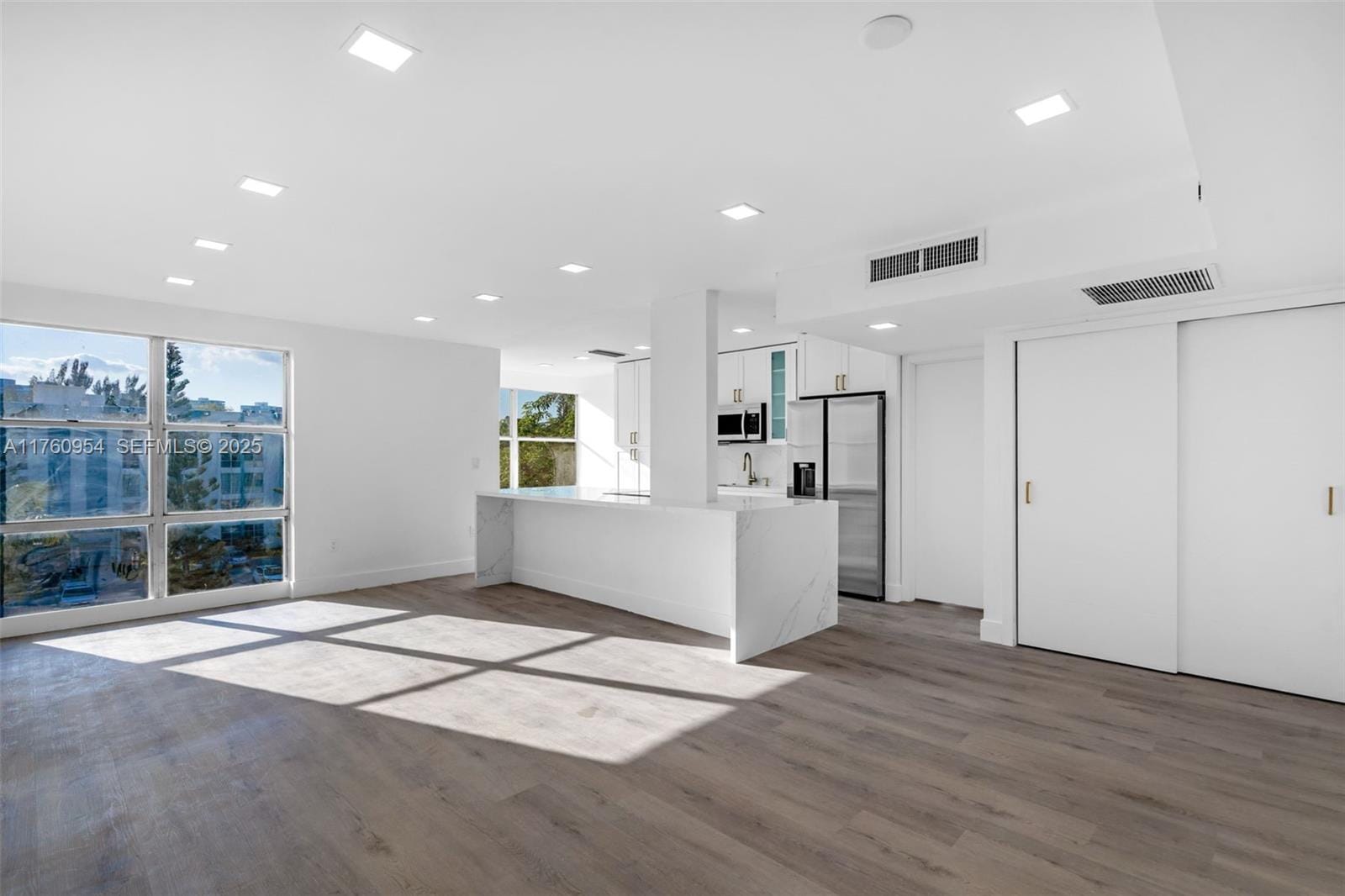 17560 Atlantic Boulevard 409, Sunny Isles Beach, FL 33160 photo 17