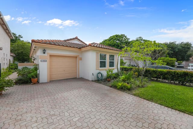 160 NW 75th Way, Plantation, FL 33317