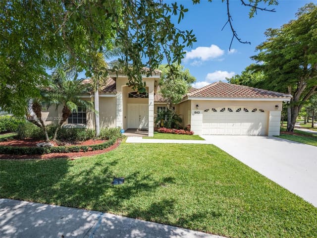643 Lake Boulevard, Weston, FL 33326