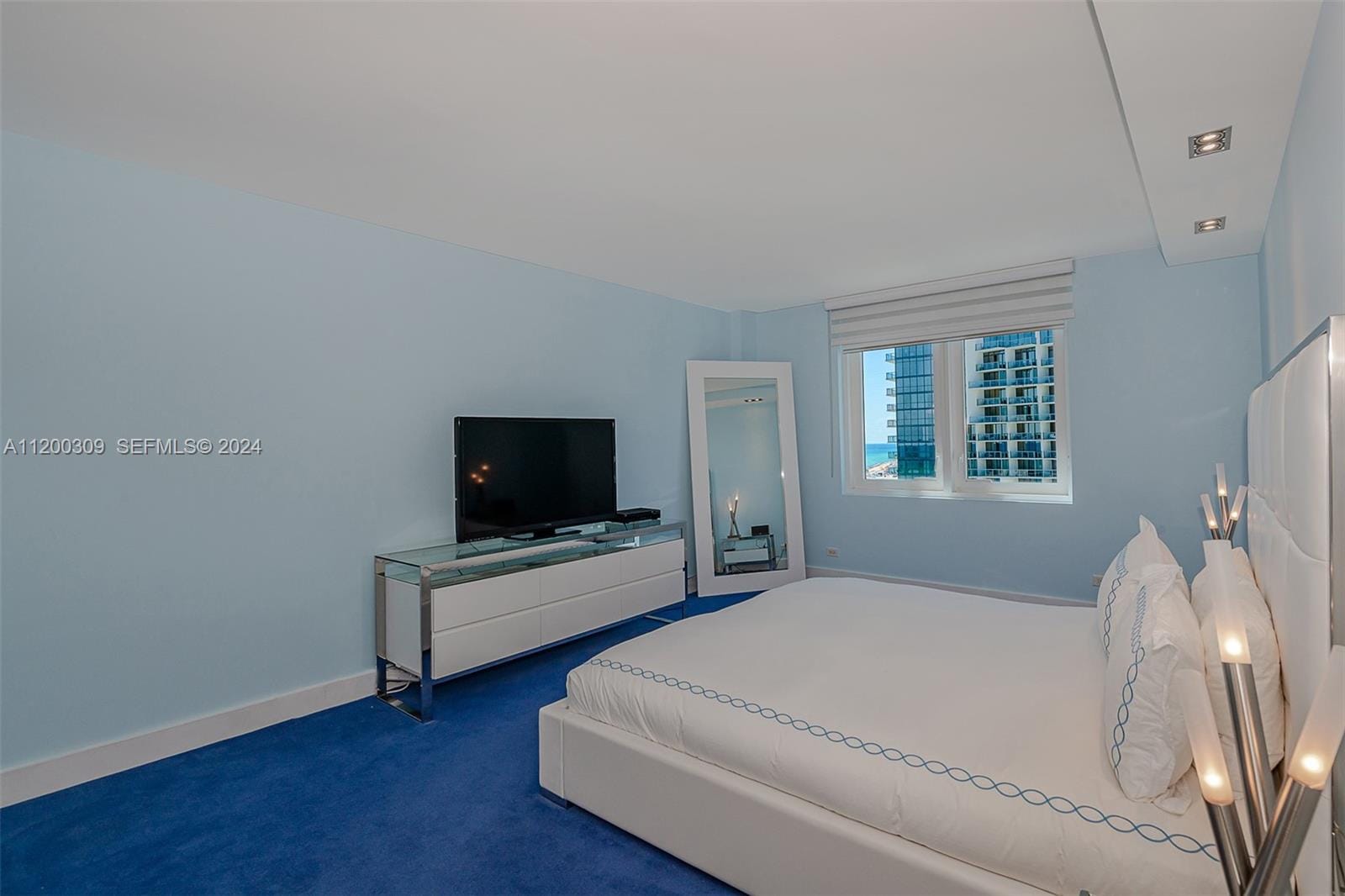 2301 Collins Avenue 1506 — photo 9