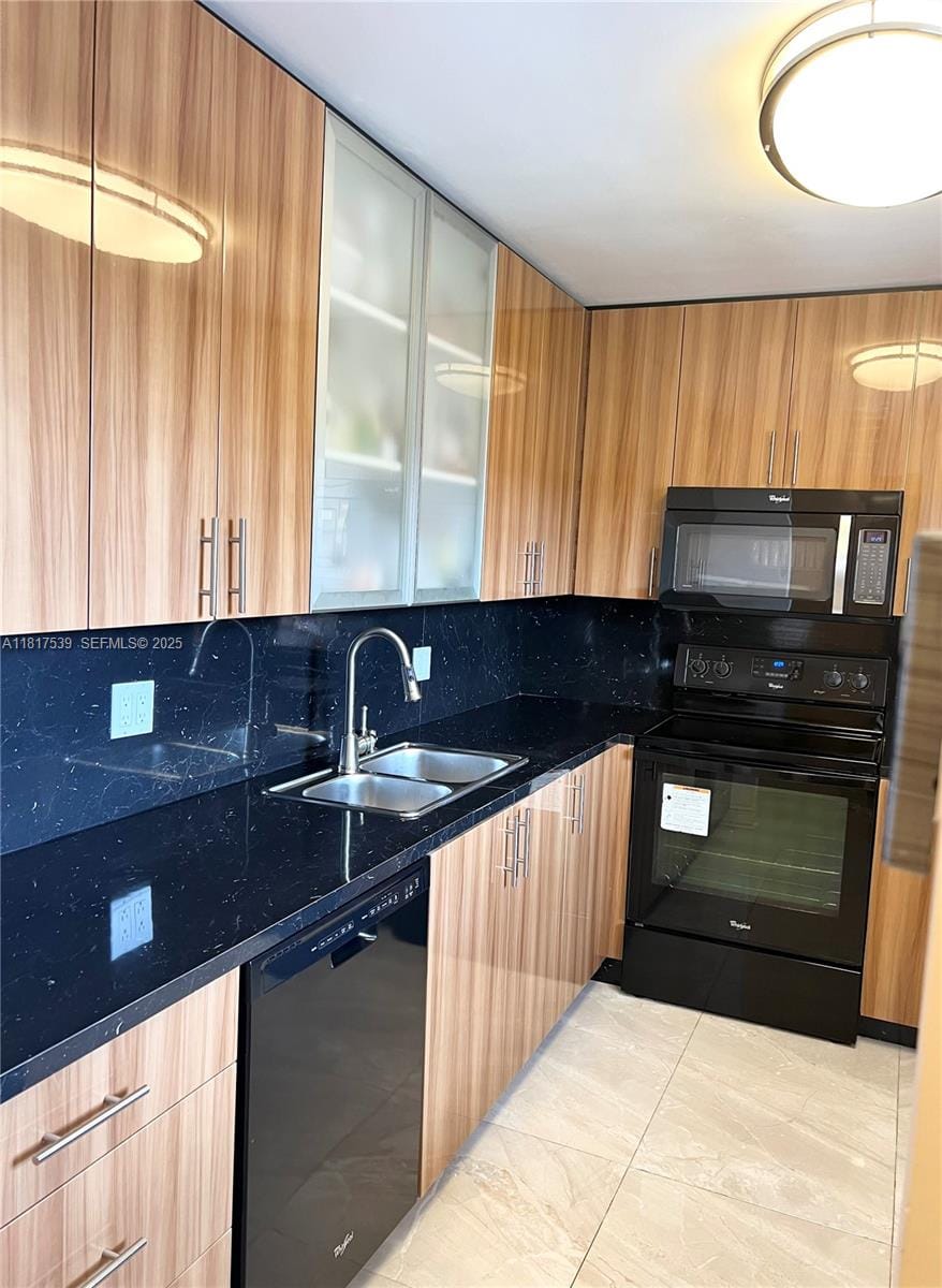 219 NE 14th Avenue 401, Hallandale Beach, FL 33009 photo 2