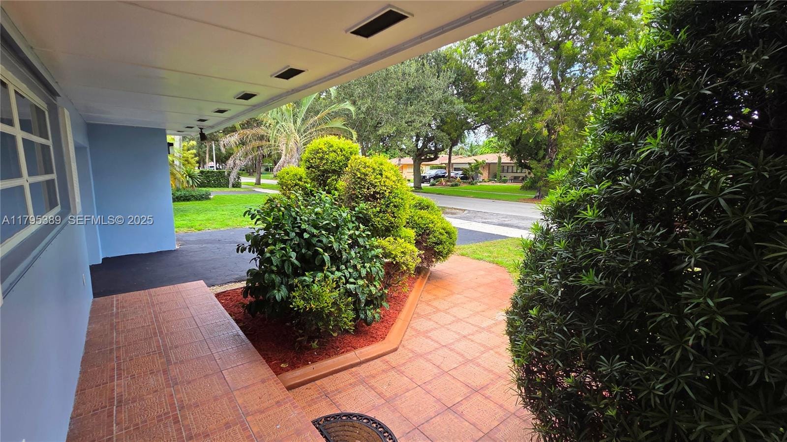 14020 Alamanda Avenue — photo 3