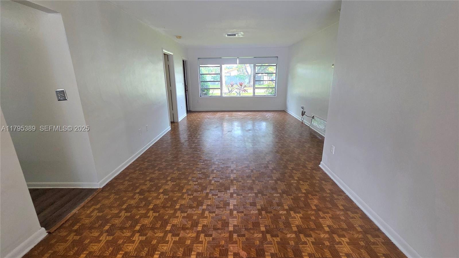 14020 Alamanda Avenue — photo 9